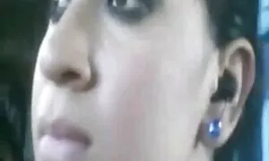 فاحشه موی سرمه ای لک دار یک زوج جوان عکسهای سکسی الکسیس را آموزش می دهد
