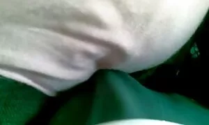 برادر خواهر کوچک را متقاعد می کند که تصاویر سکسی از الکسیس برای اولین بار با او رابطه برقرار کند