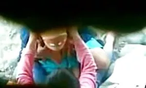 بور لاغر و باریک به خانه می افتد و روی تخت به عکس های سکسی الکسیس فورد خواب می رود ، که همسایه ها به آن لعنتی می کنند