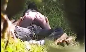 یک مرد سیاه پوست جلوی دوستانش یک فیلم سوپرسکسی الکسیس تگزاس سبزه را در شیر مادر و الاغش می کند.